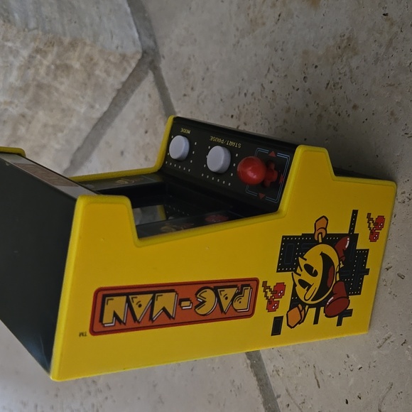 Handheld Mini PAC Man Game Arcade Retro Entertainment Everyone Car Plane - Picture 6 of 7